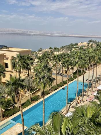 Blick aus dem Hotelzimmer nach Israel - Kempinski Isthar